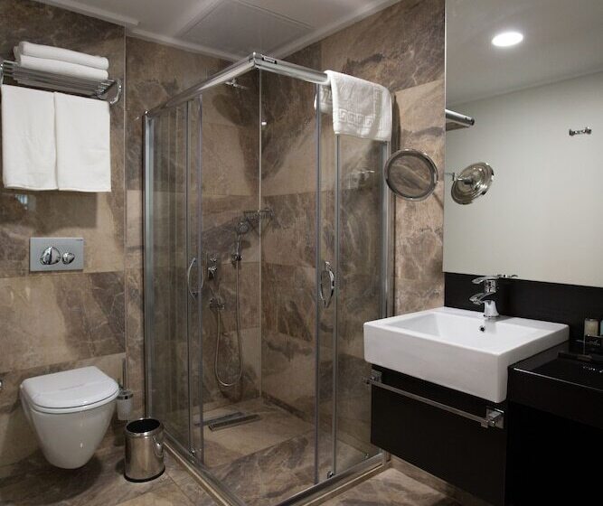 غرفة قياسية, Northdoor