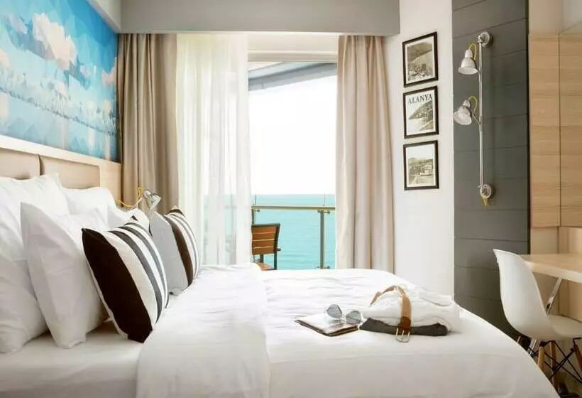 Standard Triple Room Sea View