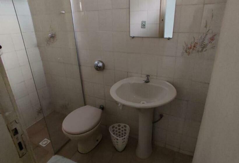 חדר סטנדרט לשלושה, Turista