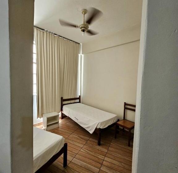 חדר סטנדרט לארבעה, Turista