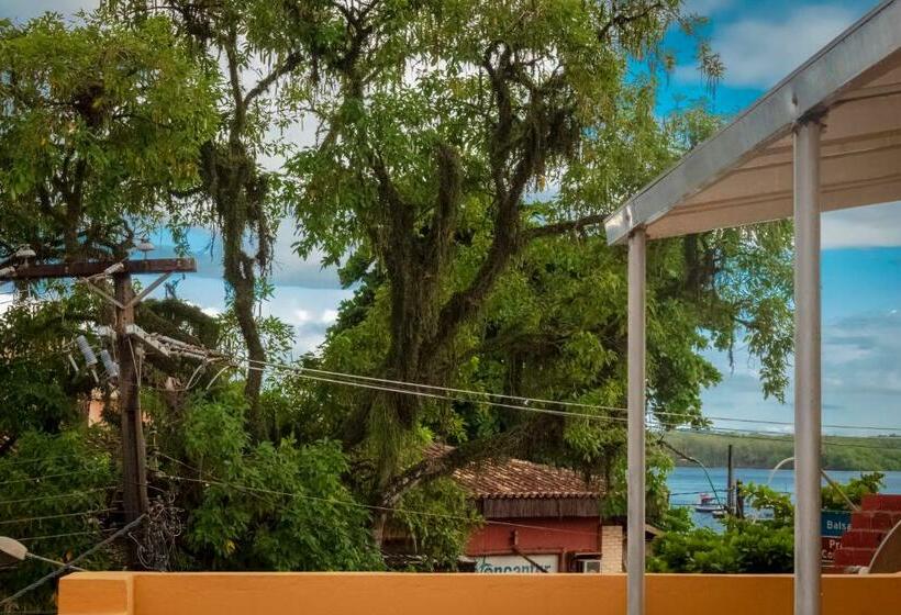 غرفة قياسية ثلاثية مزودة بتراس, O Pharol Hostel E Pousada