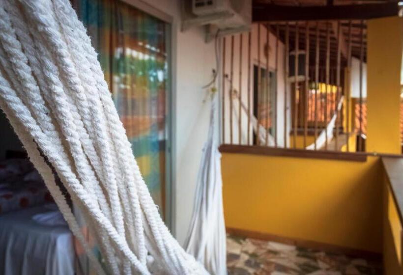 غرفة قياسية ثلاثية, O Pharol Hostel E Pousada