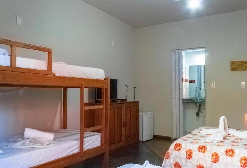 غرفة عائلية, O Pharol Hostel E Pousada