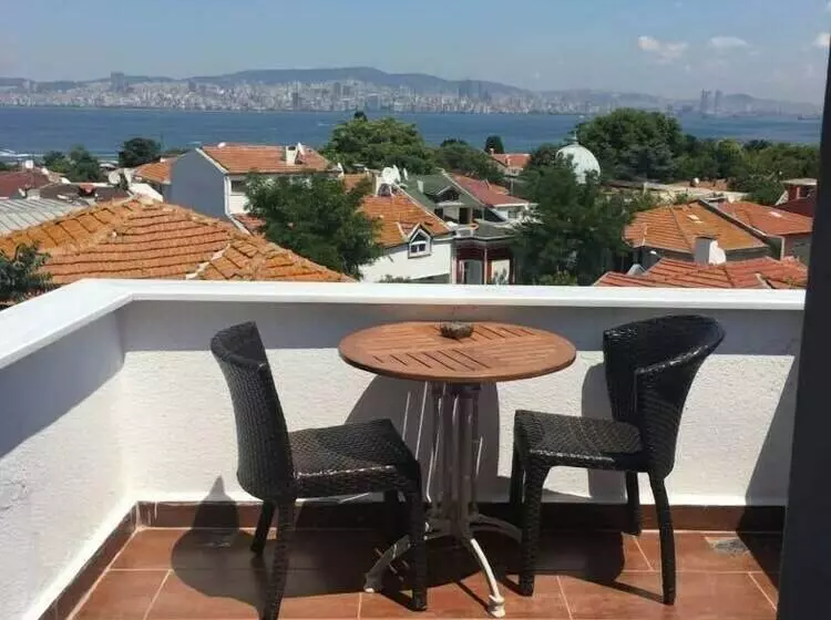 اتاق لوکس با بالکن و چشم‌انداز دریا, Ada Antik Otel