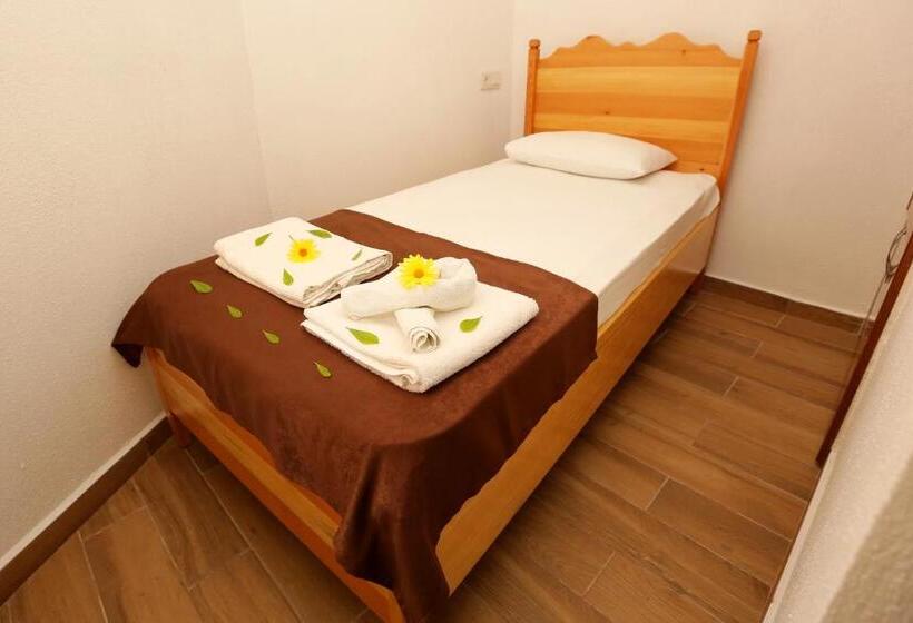 Quarto Triplo Standart, Dalyan Pension