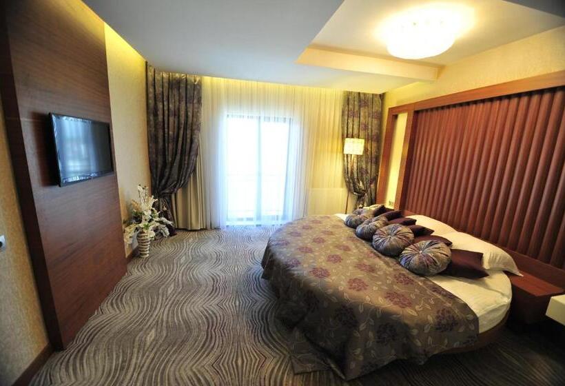 Люкс, Grand Cenas