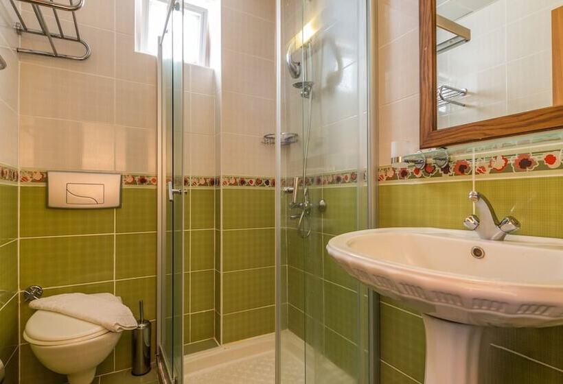 غرفة قياسية ثلاثية, Honeymoon Beach Otel