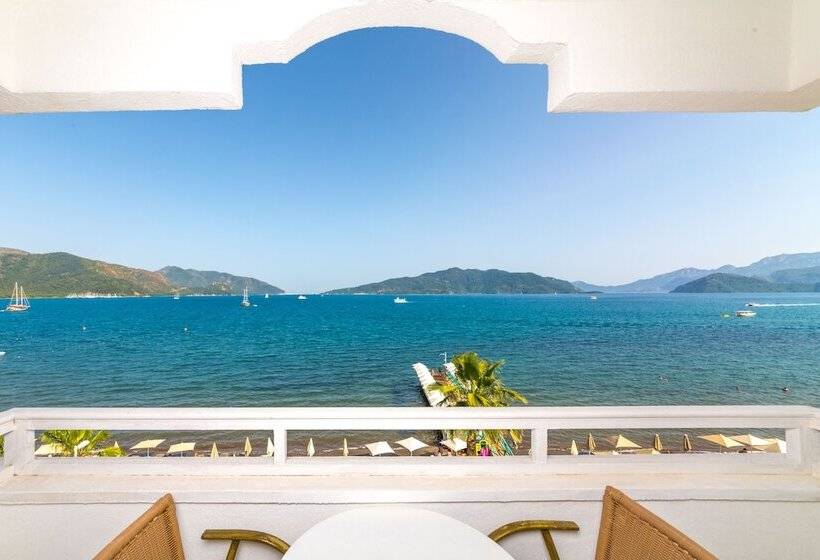 غرفة قياسية ثلاثية, Honeymoon Beach Otel