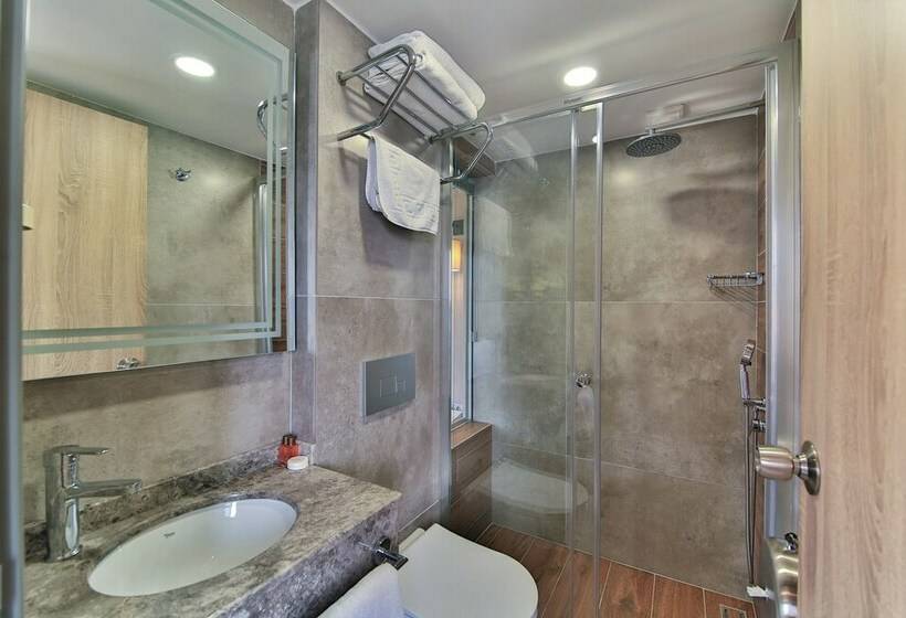 غرفة ديلوكس مطلّة علي البحر, Isikaltin