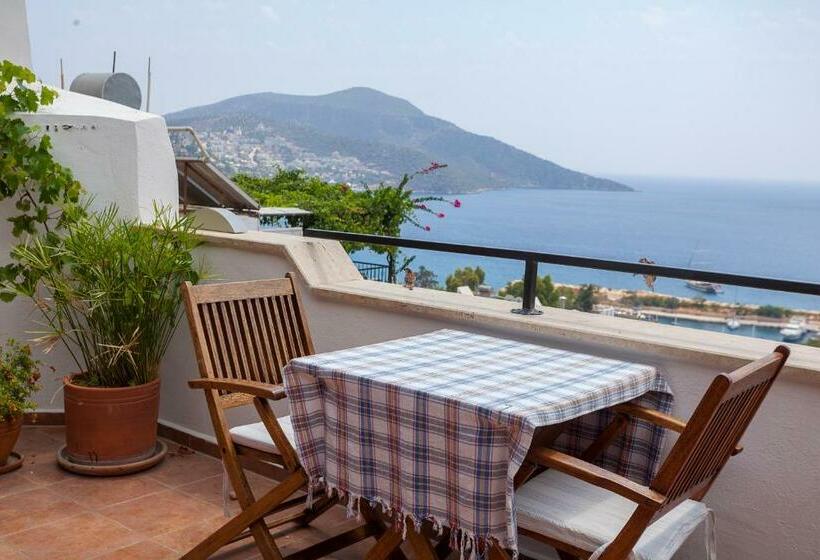 スタンダードトリプルルーム, Kalkan Turk Evi