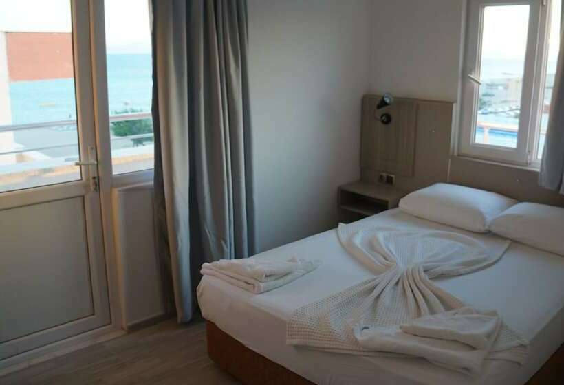 Quarto Estandar Cama Casal, Marine
