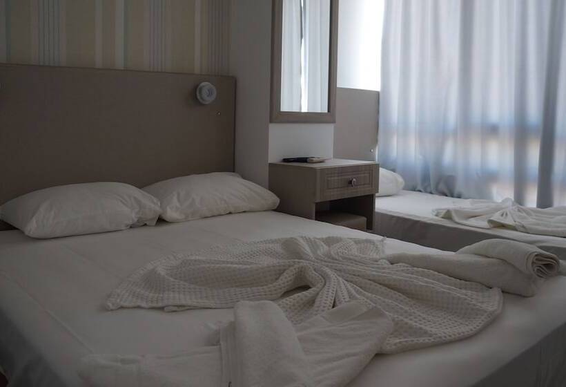 Quarto Triplo Estandar, Marine