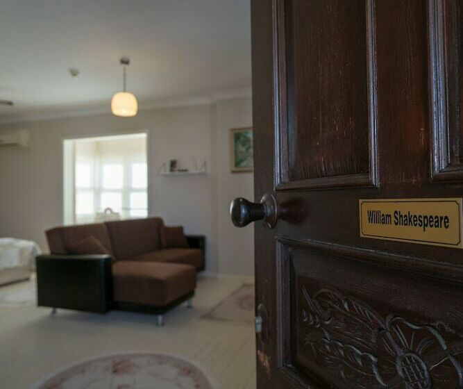 Номер Superior, Nobela