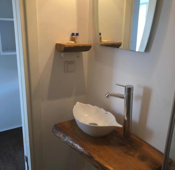 Номер Economy, Pataros