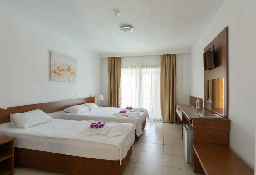 스탠다드 트리플 발코니 룸, Selvi Beach