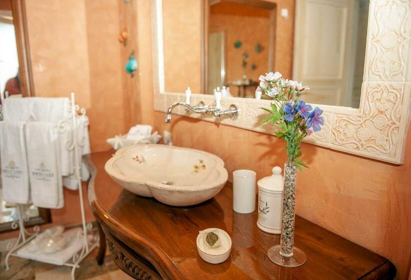 غرفة ديلوكس, Swan Lake Hotel   Adult Only