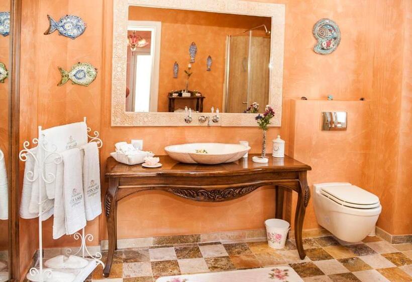 غرفة ديلوكس مزودة بشرفة, Swan Lake Hotel   Adult Only