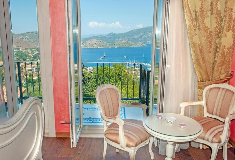 غرفة ديلوكس مزودة بشرفة, Swan Lake Hotel   Adult Only