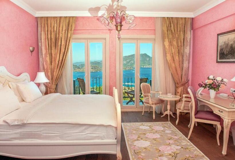 غرفة ديلوكس مزودة بشرفة, Swan Lake Hotel   Adult Only