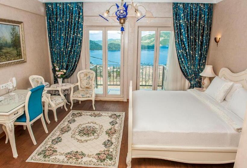 غرفة ديلوكس مزودة بشرفة, Swan Lake Hotel   Adult Only