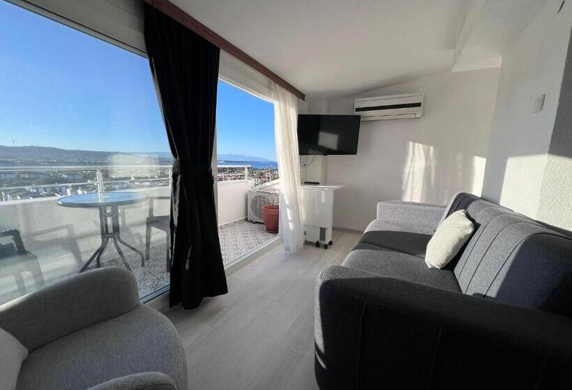 اتاق سه نفره سوپریور با چشمانداز دریا, Tepe Hotel Alaçatı