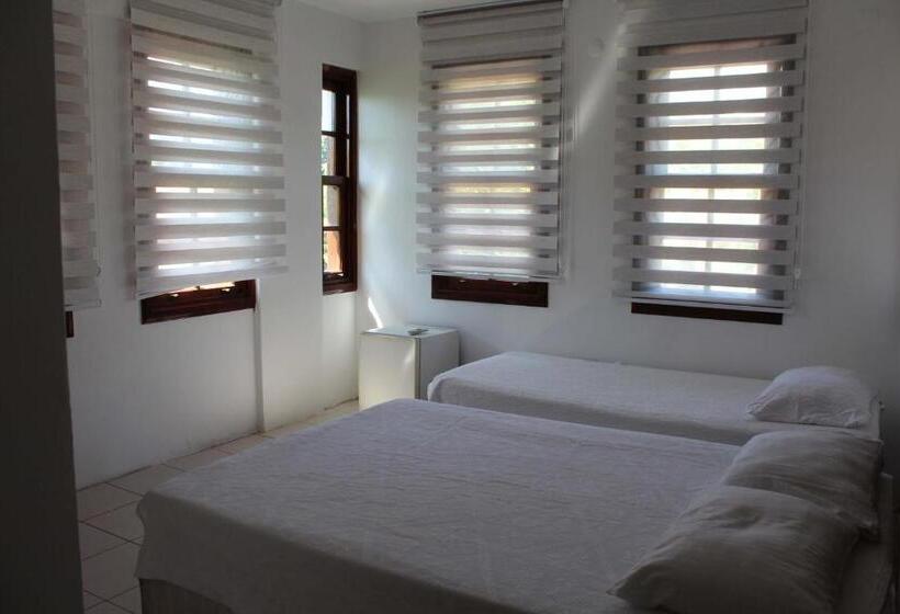 اتاق استاندارد سه نفره, White City Pension