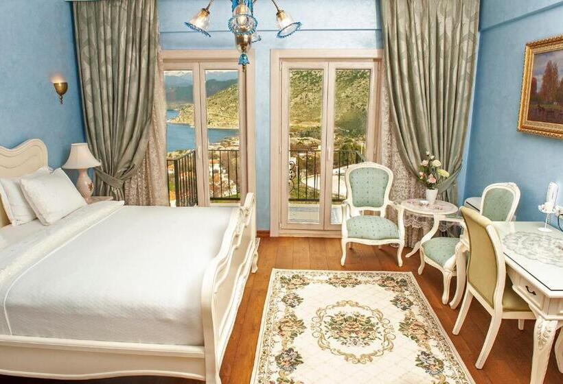 غرفة ديلوكس مزودة بشرفة, Swan Lake Hotel   Adult Only