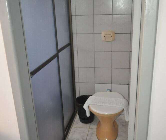 Quarto Estandar, Cataratas