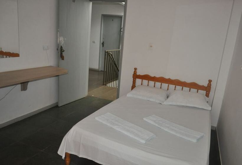 Quarto Estandar, Cataratas