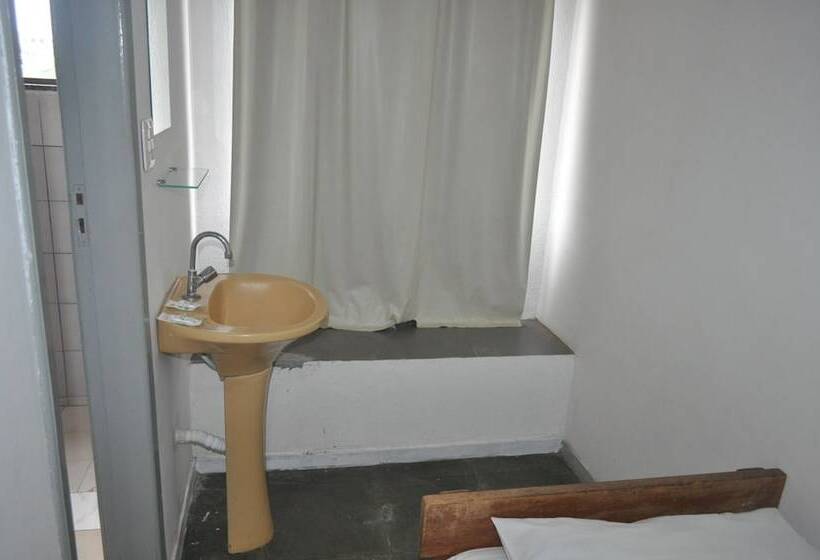 Quarto Estandar, Cataratas