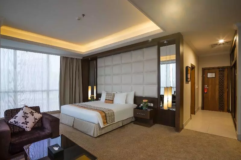 سوییت جونیور, Gloria Inn Riyadh
