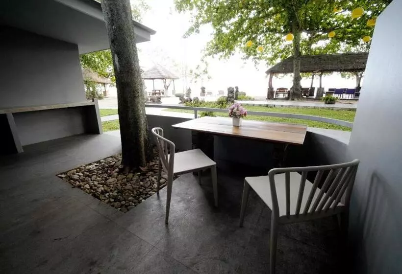 Perhejuniorsviitti, Villa Cha Cha Chaolao Beach Resort