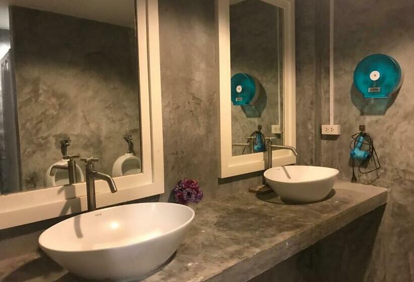 공동 객실, Hub Of Joys Hostel