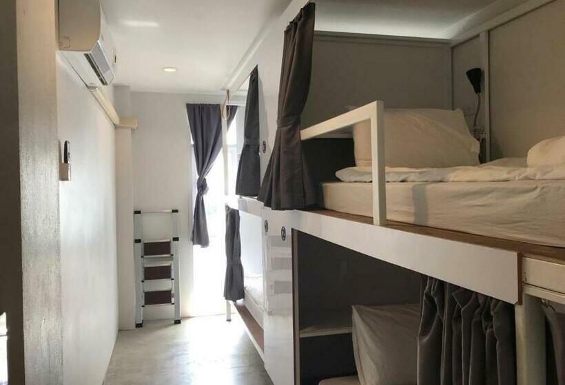 Кровать в Общей Комнате, Hub Of Joys Hostel