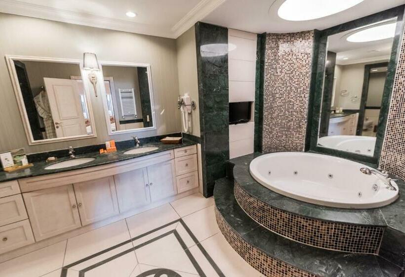 Люкс Кровать Кинг, Karinna Hotel Convention Center & Spa   Full Board Plus