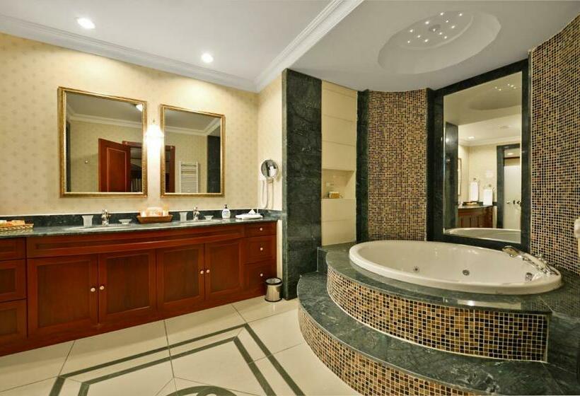 Люкс Кровать Кинг, Karinna Hotel Convention Center & Spa   Full Board Plus