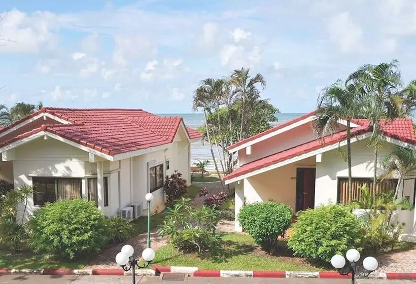 Villa 3 Makuuhuonetta, New Travel Beach Hotel & Resort
