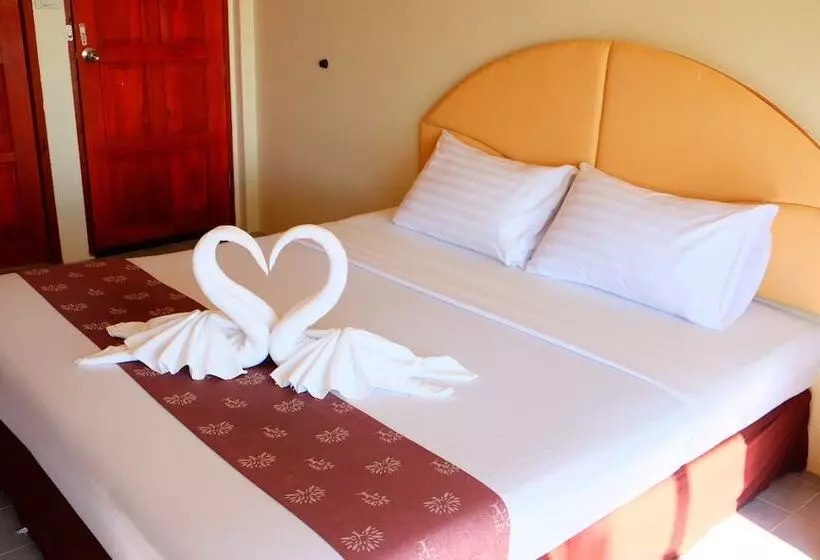 Villa 3 Makuuhuonetta, New Travel Beach Hotel & Resort