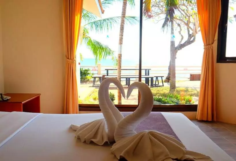 Villa 3 Makuuhuonetta, New Travel Beach Hotel & Resort