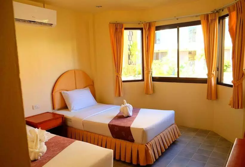 Villa 3 Makuuhuonetta, New Travel Beach Hotel & Resort