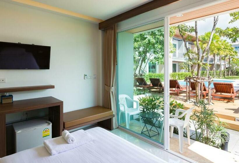 Номер Deluxe Вид на Бассейн, Parida Resort