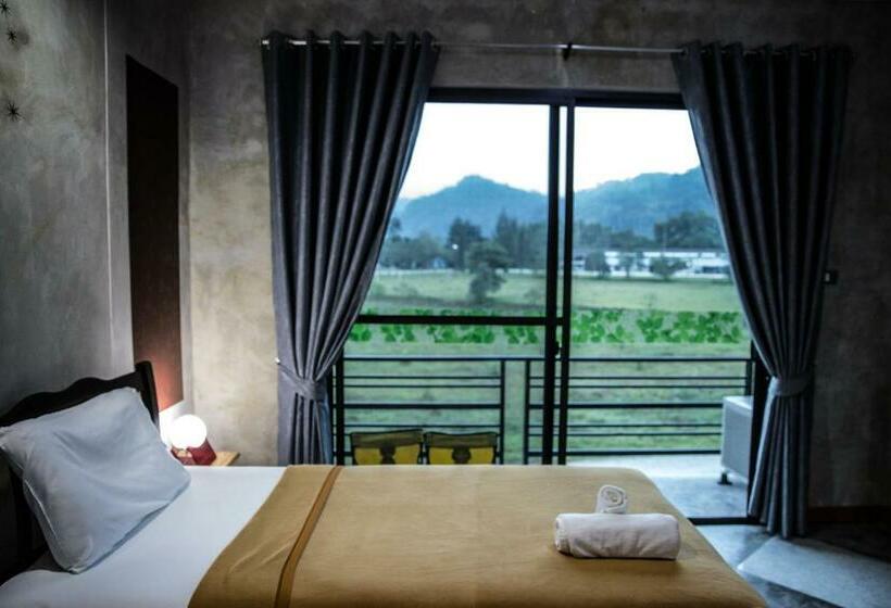 اتاق استاندارد, The Boat House