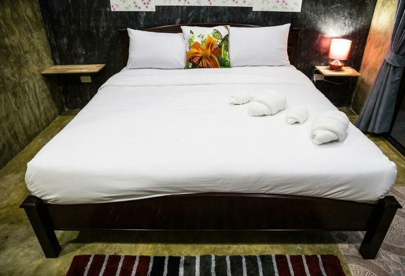 اتاق استاندارد, The Boat House