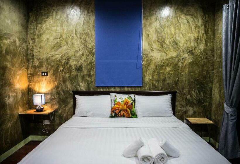 اتاق استاندارد, The Boat House