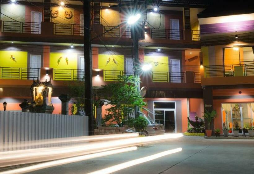 اتاق استاندارد, The Boat House