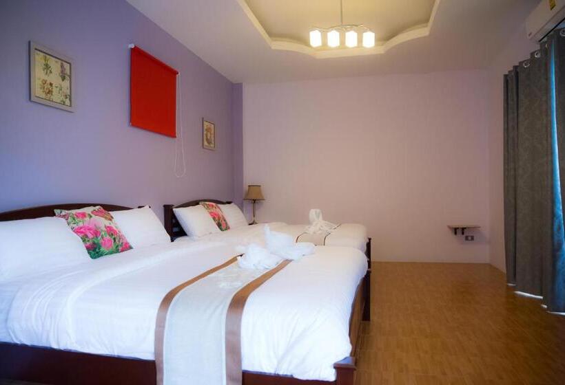 اتاق خانوادگی, The Boat House