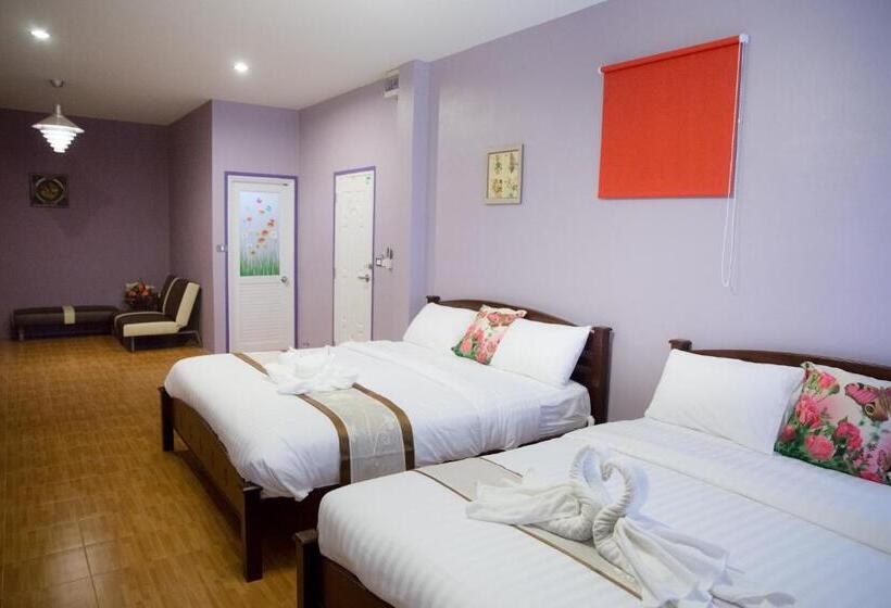 اتاق خانوادگی, The Boat House