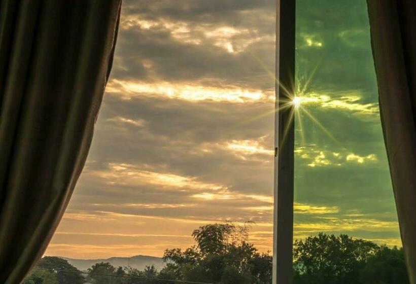 エコノミールーム, หมื่นช้างน่านบูทีค