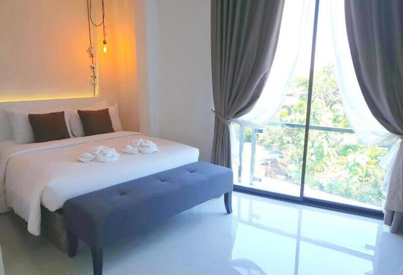 豪华房间带漩涡浴缸, Chuan Chom The High Resort Saraburi   Sha Plus