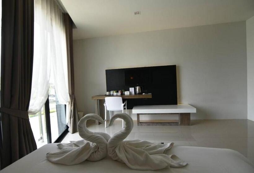 豪华房间带漩涡浴缸, Chuan Chom The High Resort Saraburi   Sha Plus